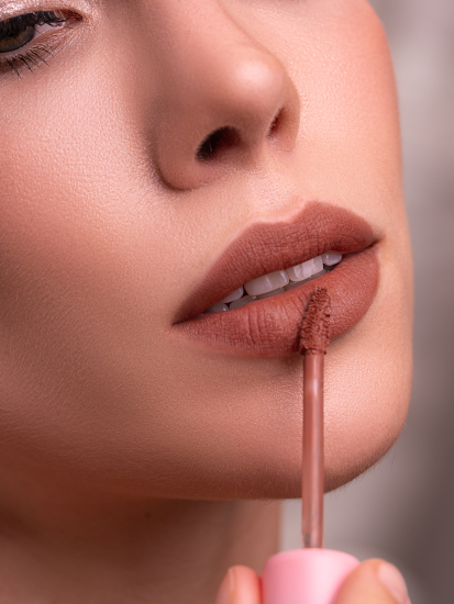 Оксамитова матова помада LIP SOUFFLE 03 TOFFEE - фото №2 