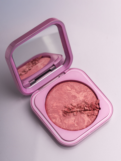 ZOLA Румяна Velvet Blush Glow 04 Ніжна троянда Soft Rose - фото №4 